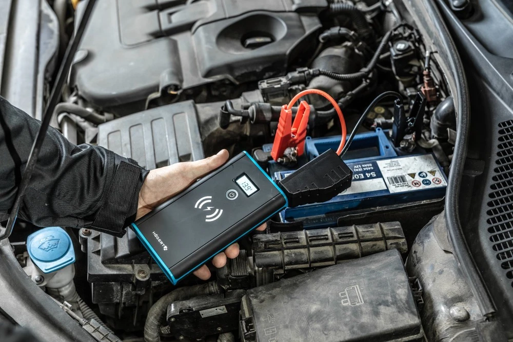 Automobilių užvedimo prietaisas Hogert HT8G623; 12 V