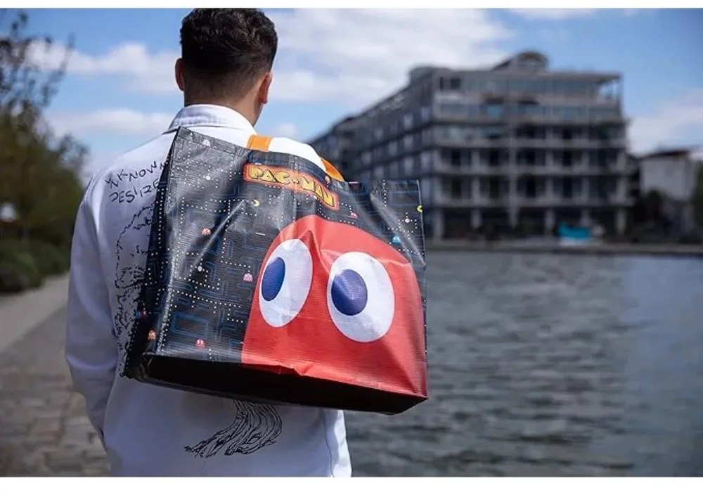 Retro pirkinių krepšys Konix Pac-Man su Blinky dizainu 40x45x20cm, juodas