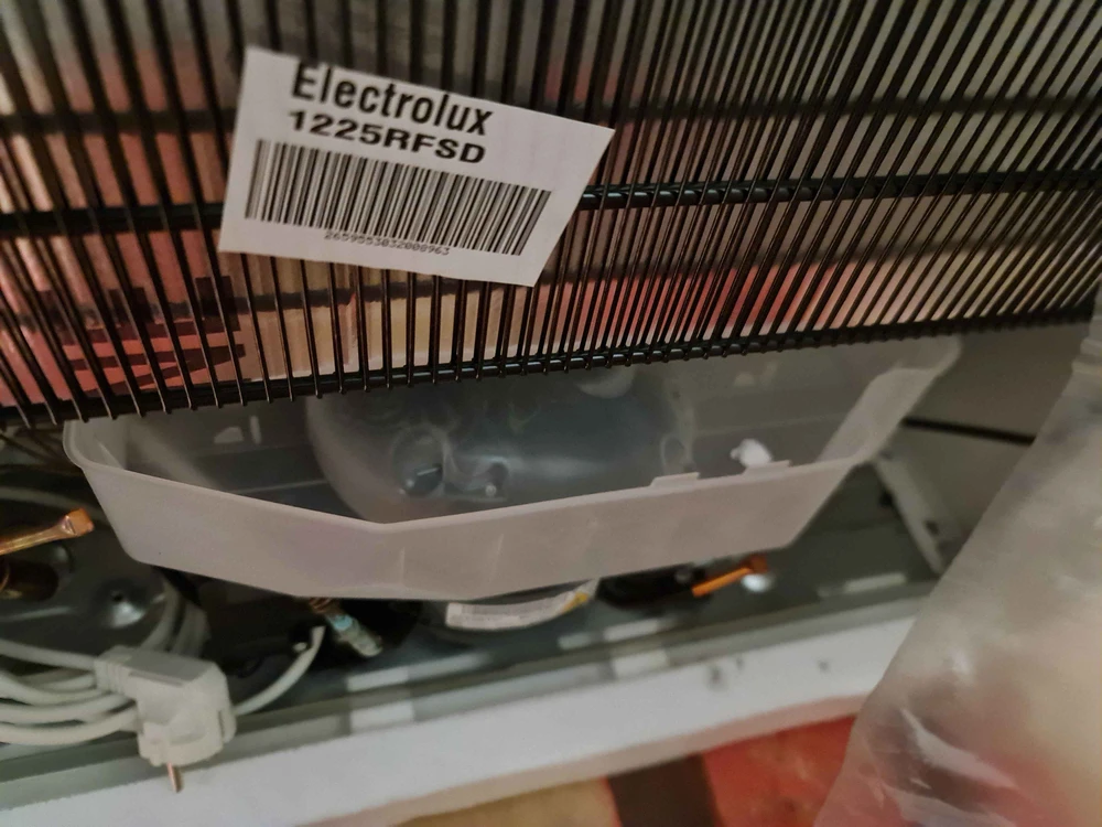Šaldytuvas ELECTROLUX LFB3AF12S (Pažeista pakuotė)