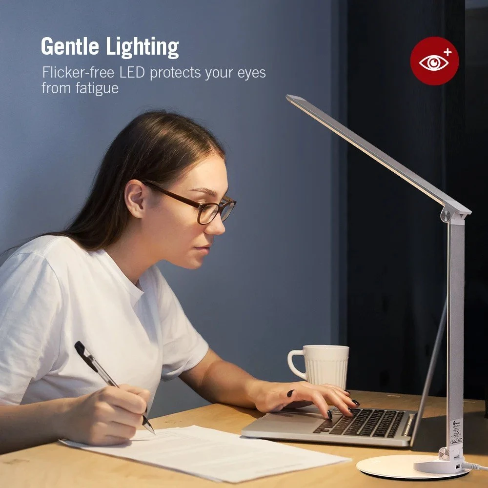 Taotronics Sidabrinis 5 lygių pritemdoma aliuminio LED lempa su 5 spalvų temperatūromis ir USB prievadu
