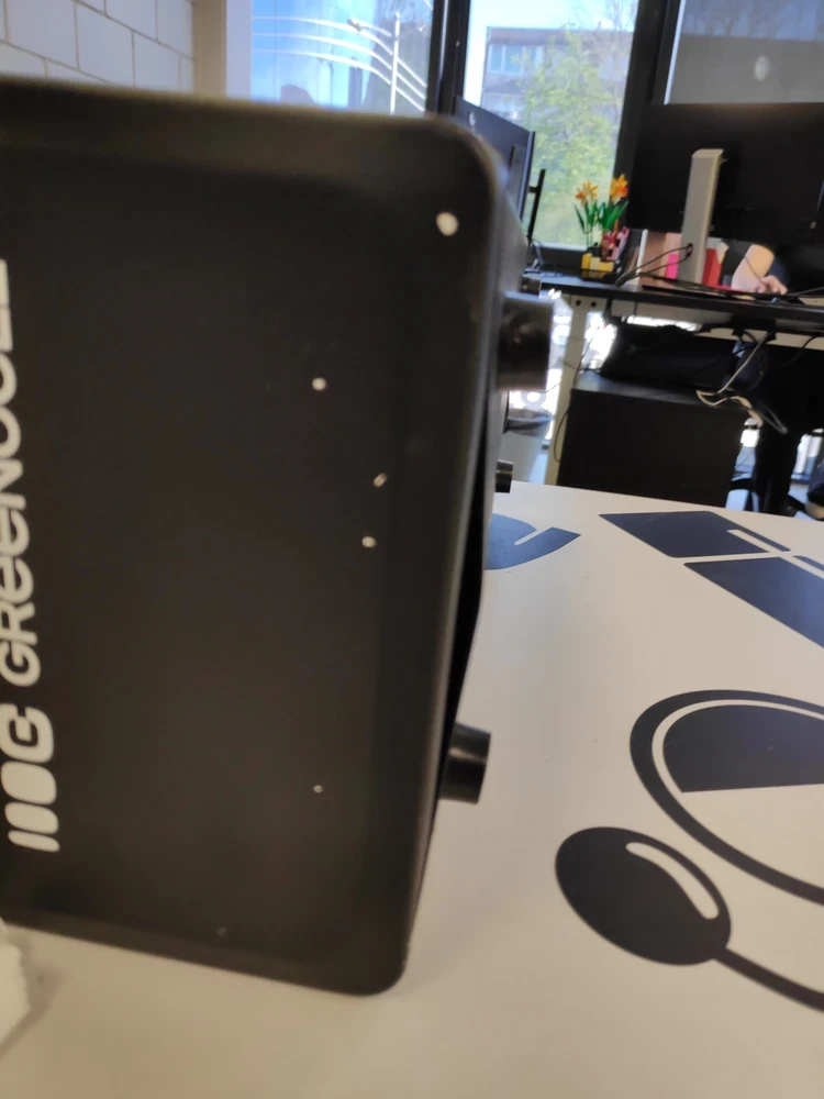 Žalias Cell Žalias Cell Žalias Cell nepertraukiamo maitinimo šaltinis (UPS) 1500 VA 1000 W su LCD ekranu (Atnaujinta)