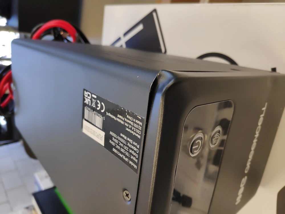 Žalias Cell Žalias Cell Žalias Cell nepertraukiamo maitinimo šaltinis (UPS) 1500 VA 1000 W su LCD ekranu (Atnaujinta)