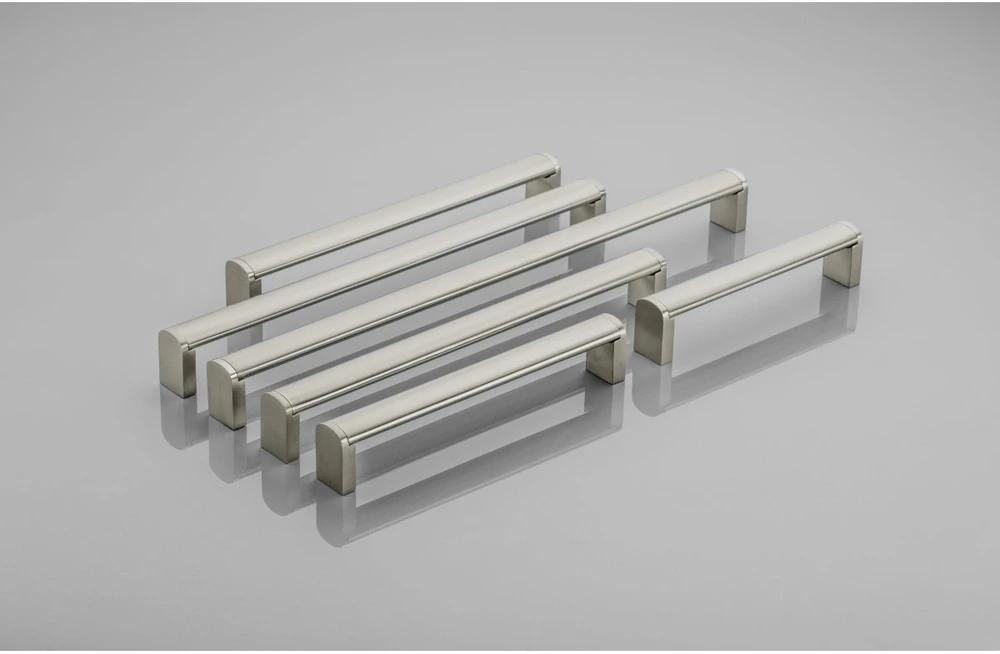Zamak handle 682 C=256mm brushed steel