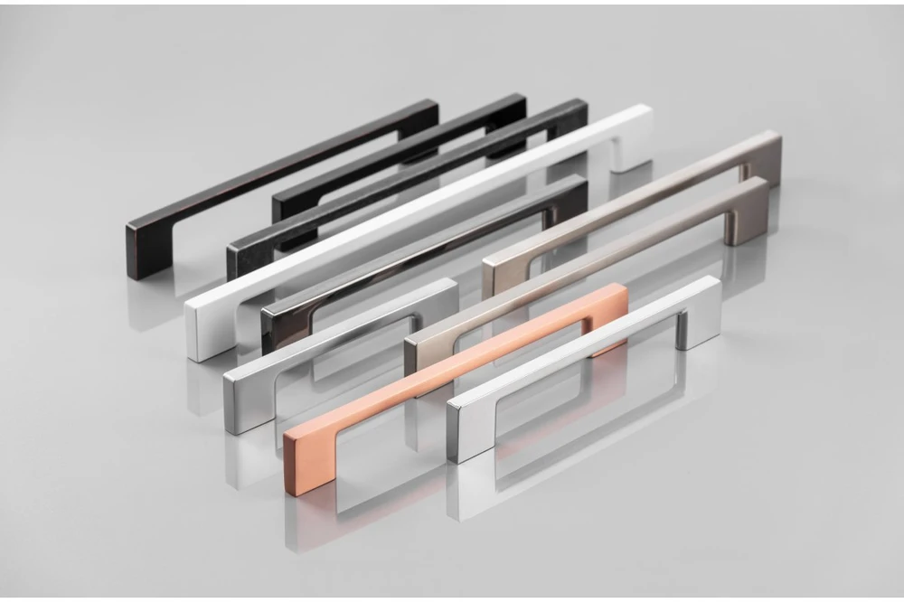 Zamak handle 819 C=128mm satin