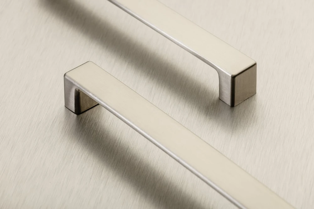 Zamak handle MODENA, C= 128 mm, inox
