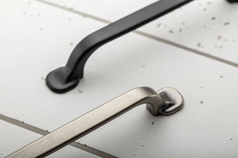 Zamak handle RETRIS C = 128 mm juodas matt