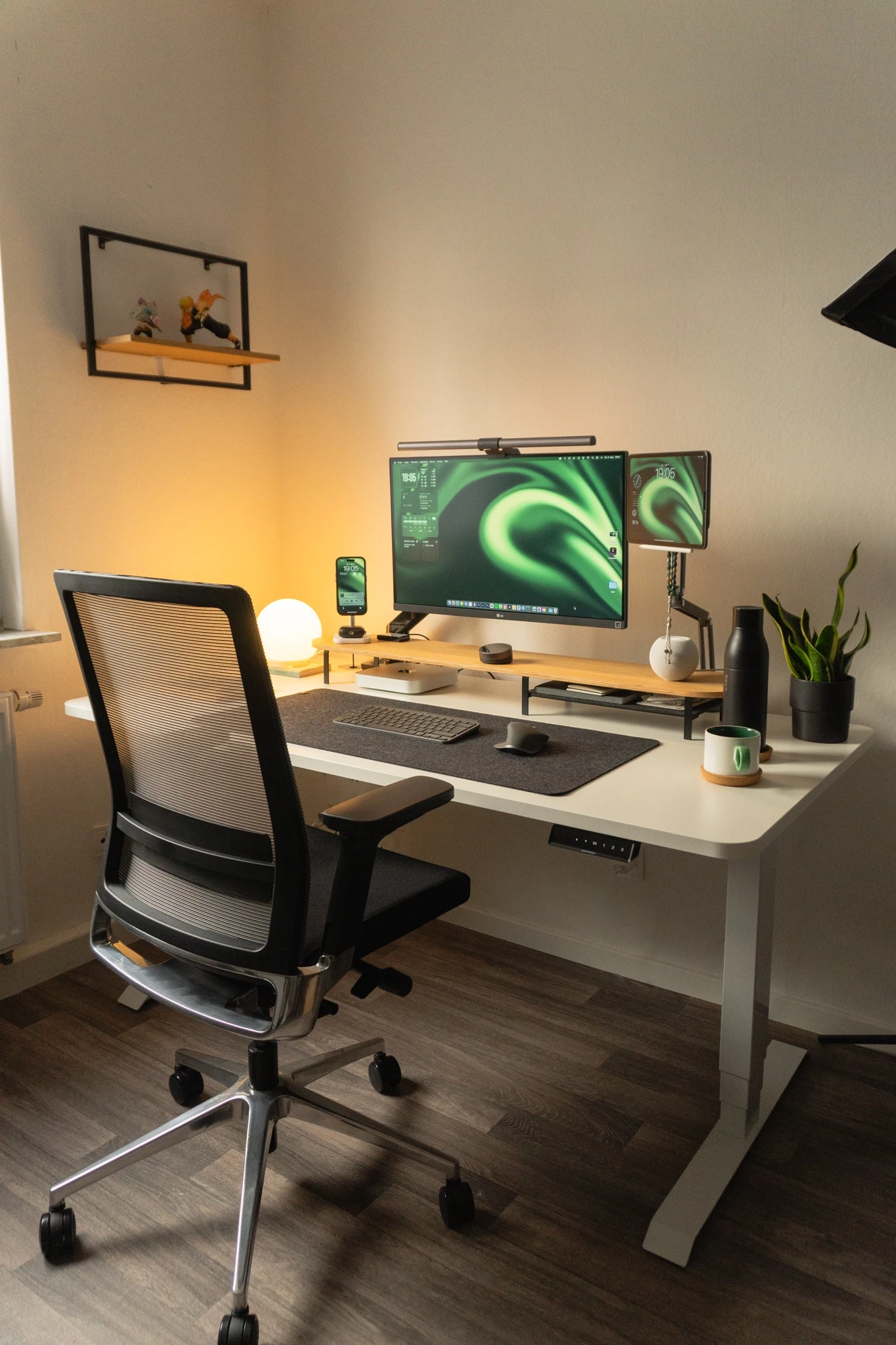 Elektrinis reguliuojamo aukščio stalas Desktronic HomeOne Baltas/Ąžuolas, 140x70cm, Dvigubas motoras, USB ir USB-C įkrovimo lizdai aprašymas - Prekės nuotrauka