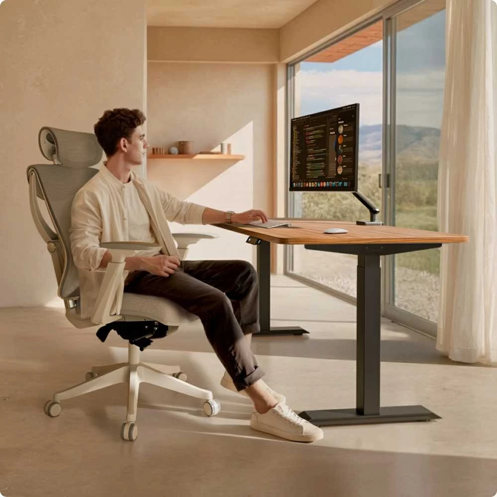 Elektrinis reguliuojamo aukščio stalas Desktronic HomeOne Juodas/Riešutmedis, 120x60cm, Dvigubas motoras, USB ir USB-C įkrovimo lizdai