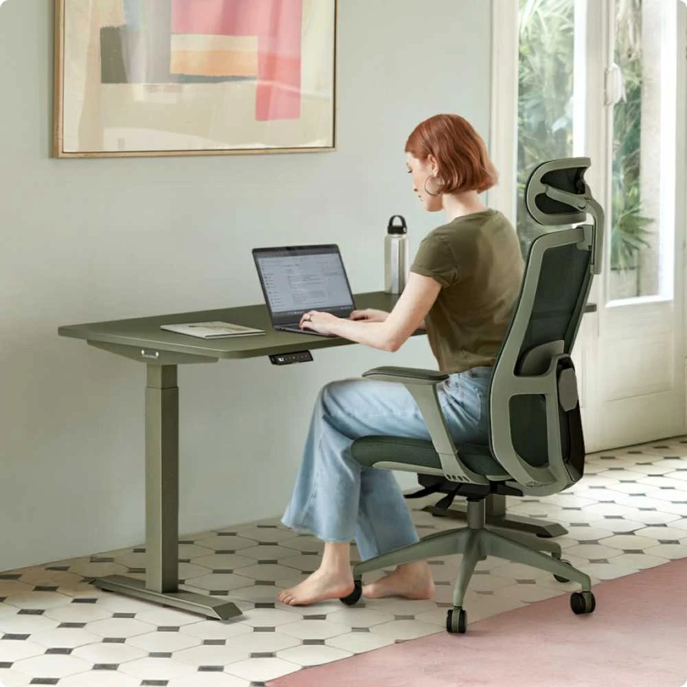 Desktronic HomeOne stalas darbo vietoje