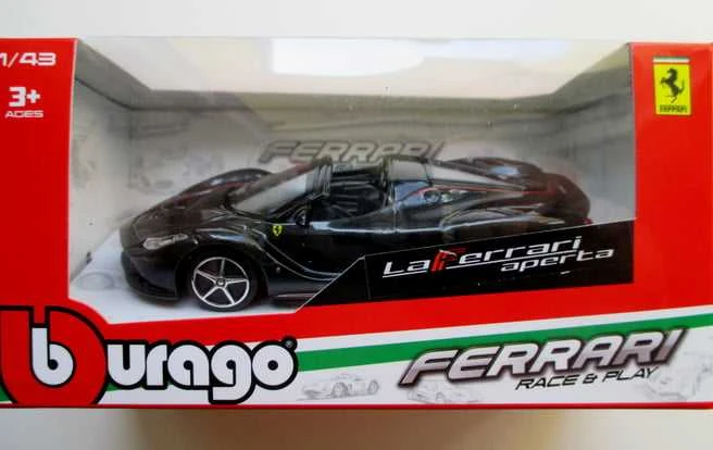 Bburago 1:43 Automobilis Ferrari, asorti.