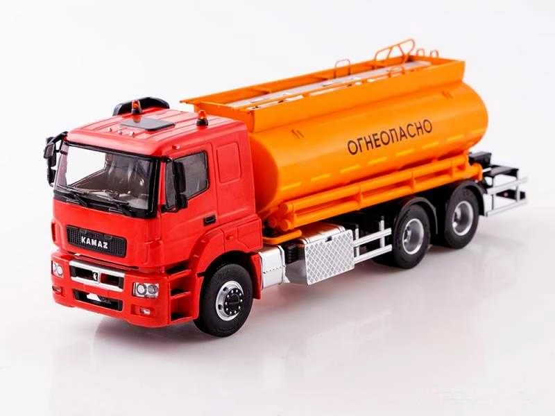 Sunkvežimio cisternos „Kamaz-65207-87” modelis, 3+