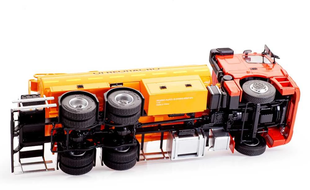 Sunkvežimio cisternos „Kamaz-65207-87” modelis, 3+