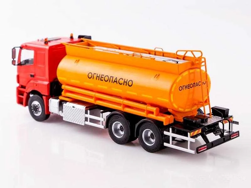 Sunkvežimio cisternos „Kamaz-65207-87” modelis, 3+