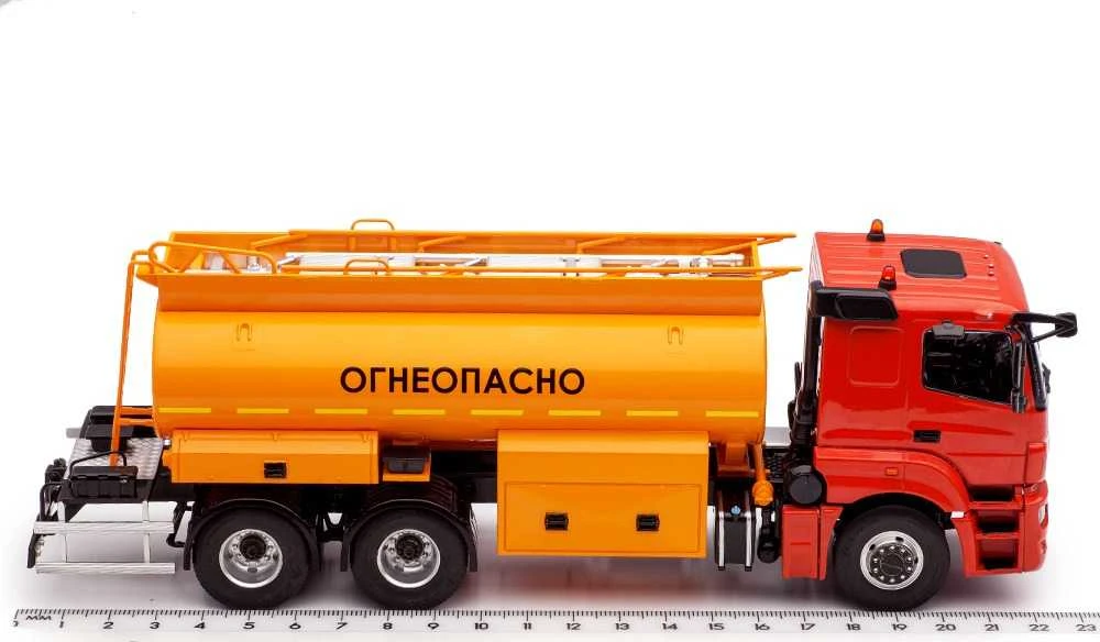 Sunkvežimio cisternos „Kamaz-65207-87” modelis, 3+