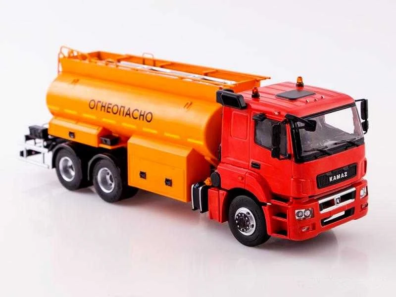 Sunkvežimio cisternos „Kamaz-65207-87” modelis, 3+