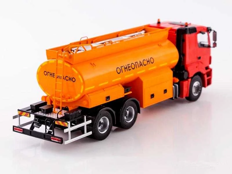 Sunkvežimio cisternos „Kamaz-65207-87” modelis, 3+
