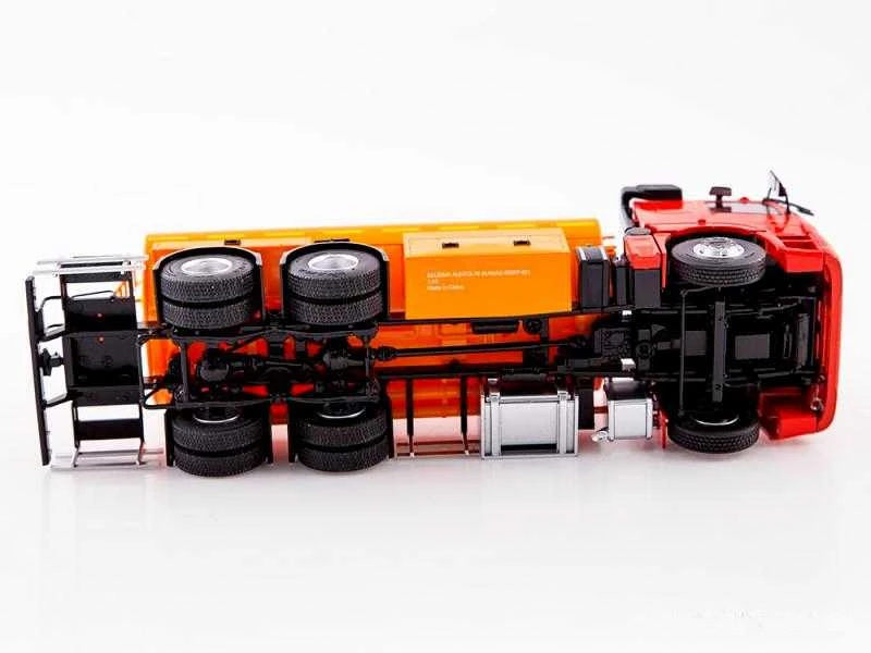 Sunkvežimio cisternos „Kamaz-65207-87” modelis, 3+