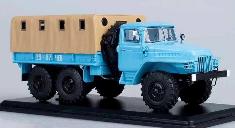 Sunkvežimio su tentu "375D Ural" modelis, 3+