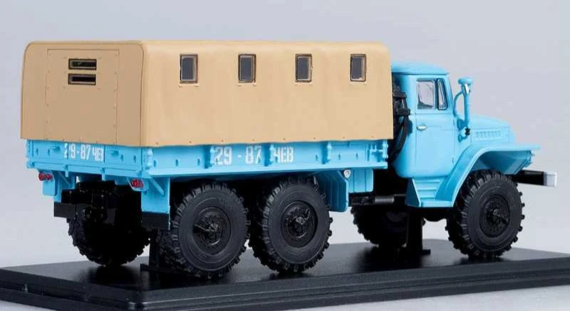Sunkvežimio su tentu "375D Ural" modelis, 3+