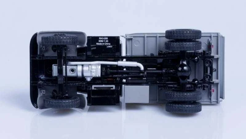 Sunkvežimio "Yaaz-205" modelis, 3+