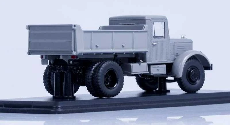 Sunkvežimio "Yaaz-205" modelis, 3+