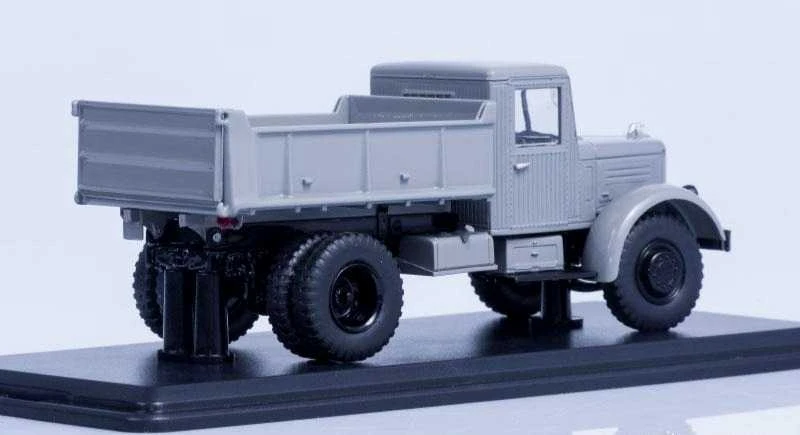 Sunkvežimio "Yaaz-205" modelis, 3+