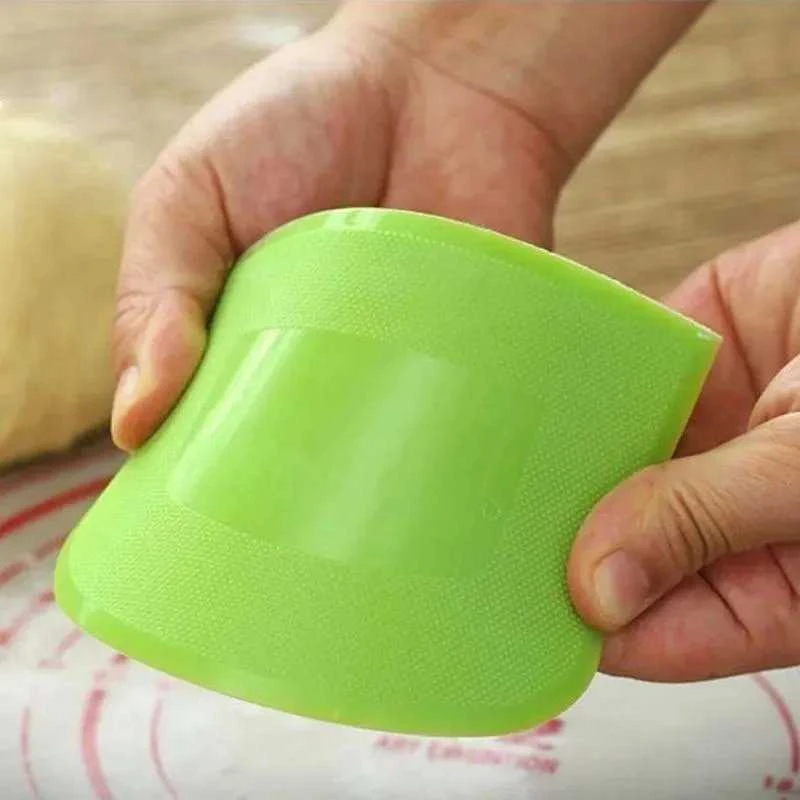 Winder Home Plastikinis peilis tešlai – saugus ir patogus įrankis kasdieniam kepimui