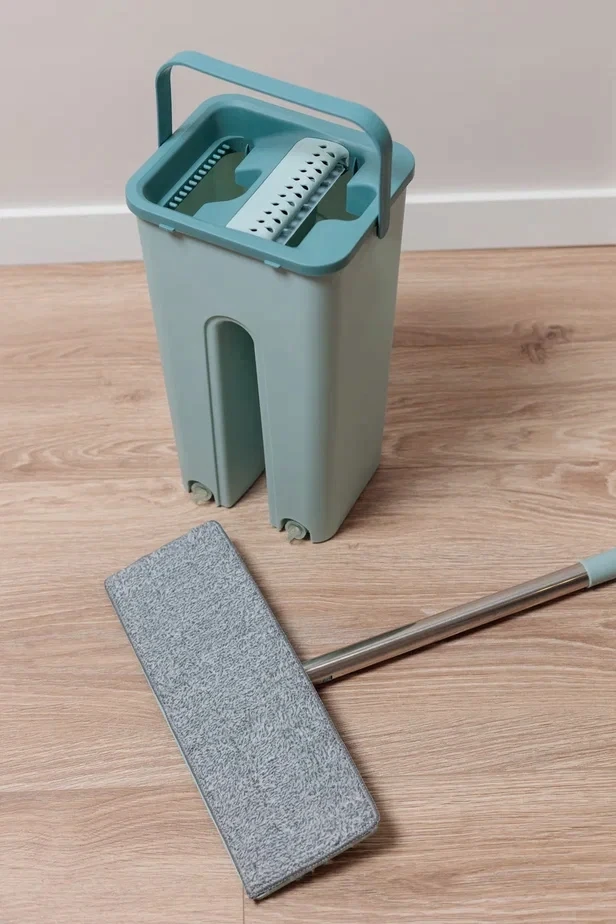 Winder Home Plokščia šluota su dviem skyriais kibiru ir 3 mikropluošto šluostėmis – mėtų spalvos 37 cm