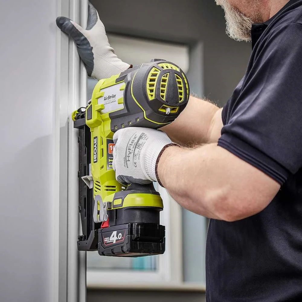 Akumuliatoriaus adapteris MILWAUKEE akumuliatorius į Ryobi 18V įrankį, Badaptor BADAPTOR-MIL-RYO-BX – Naudokite Milwaukee M18 akumuliatorių galią Ryobi 18V ONE+ sodo įrankiams valdyti