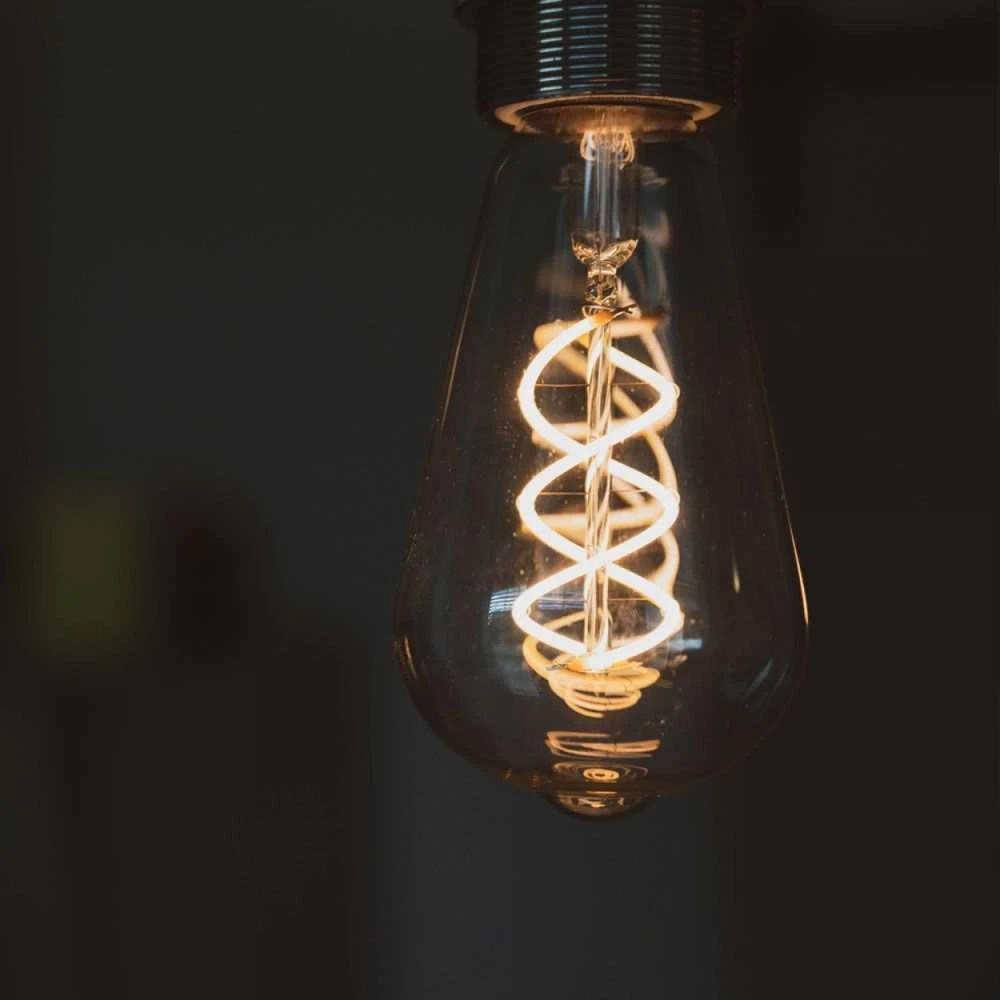 Kaitrinė (Filament) LED lemputė E27 4W 100Lm 1800K kampas<360* Dimeriuojama, VIDEX VLE-ST64FGD-04271 | ST64 – Pilno stiklo korpusas ir 360° šviesos sklaida