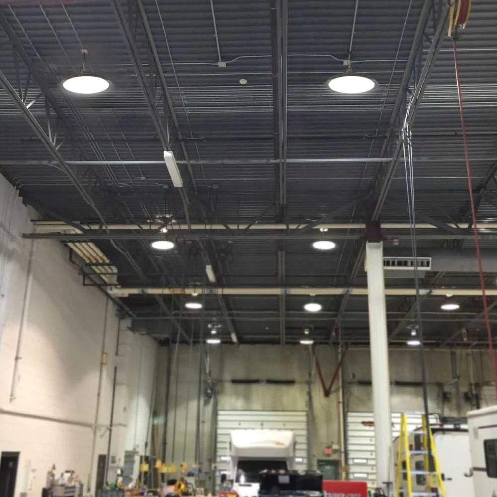 Pramoninis High Bay šviestuvas LED 100W 18000Lm 5000K IP65, VIDEX VL-HB01-1005B – Masyvus aliuminio radiatorius aušinimui