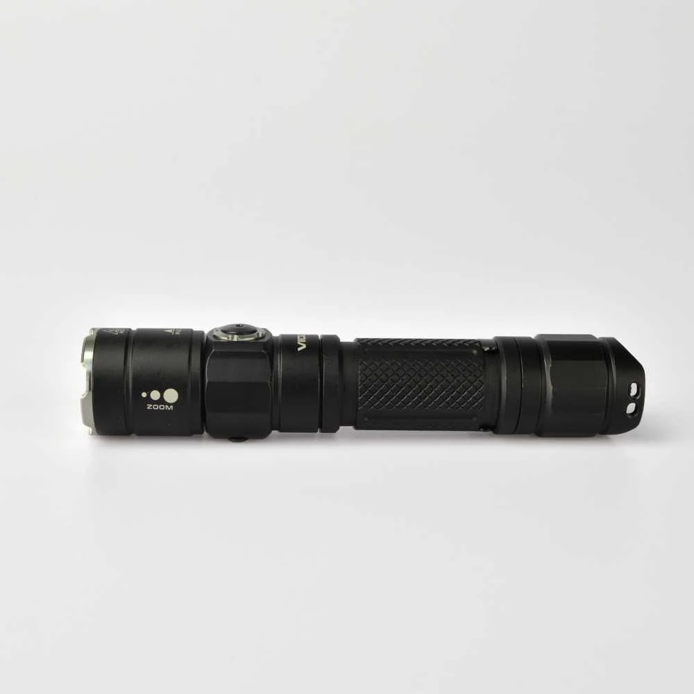 Įkraunamas kišeninis LED žibintuvėlis Luminus SST40 10W, 1200Lm 5000K, Li-ion 18650 2200mAh, VIDEX VLF-A105Z – Optinis priartinimas tiksliam spindulio fokusavimui