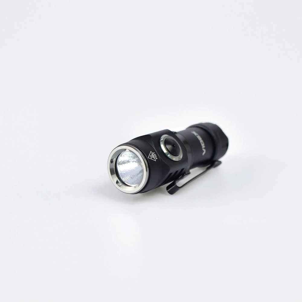 Įkraunamas kišeninis LED žibintuvėlis Luminus SST20 10W, 600Lm 5700K, Li-ion 16340 800mAh (keičiamas į CR123A), VIDEX VLF-A055 – Kompaktiškas dydis ir plieno klipsas