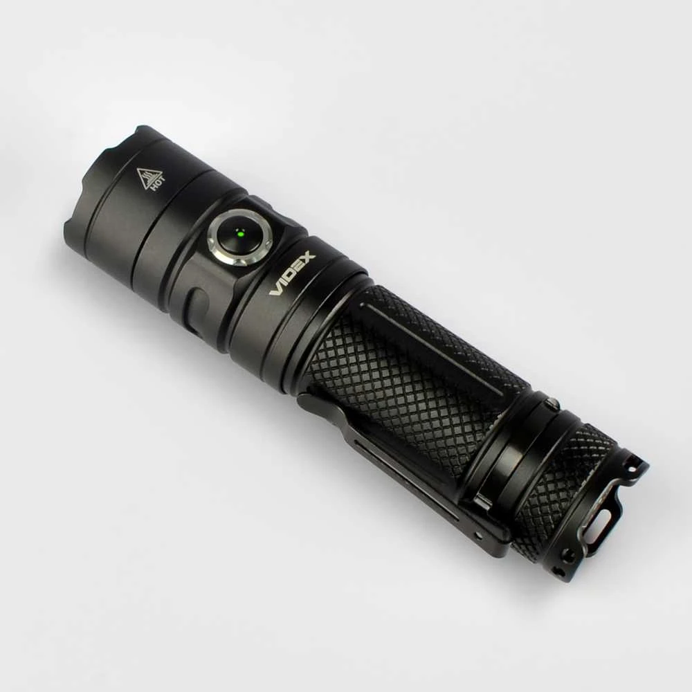 Įkraunamas kišeninis LED žibintuvėlis CREE XHP50.2 20W, 4000Lm 5000K, Li-ion 26650 5000mAh, VIDEX VLF-A355C – Komplekte galingas 5000mAh akumuliatorius