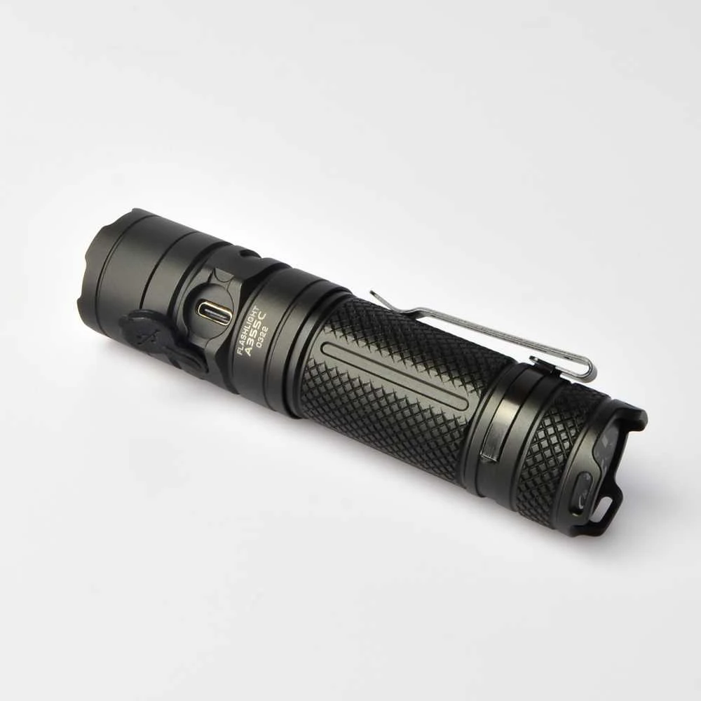 Įkraunamas kišeninis LED žibintuvėlis CREE XHP50.2 20W, 4000Lm 5000K, Li-ion 26650 5000mAh, VIDEX VLF-A355C – Komplekte galingas 5000mAh akumuliatorius