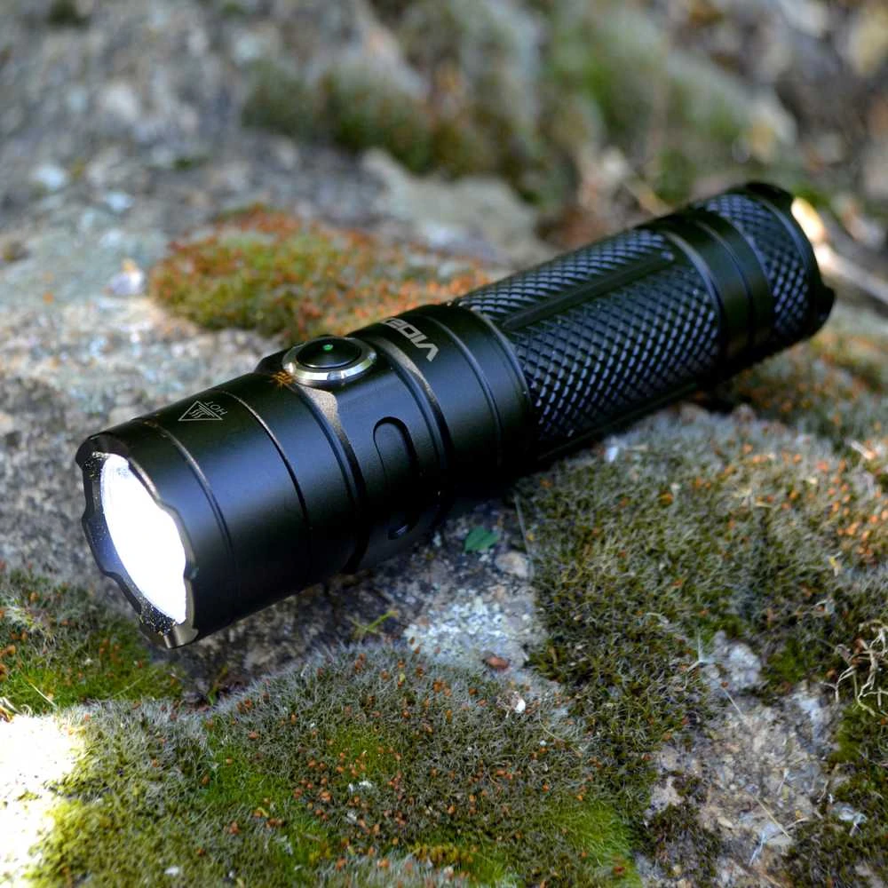 Įkraunamas kišeninis LED žibintuvėlis CREE XHP50.2 20W, 4000Lm 5000K, Li-ion 26650 5000mAh, VIDEX VLF-A355C – Komplekte galingas 5000mAh akumuliatorius
