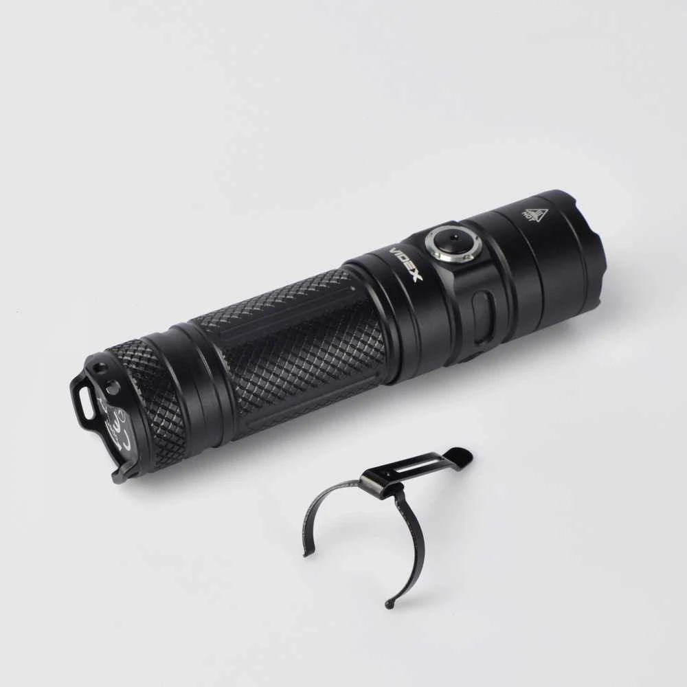 Įkraunamas kišeninis LED žibintuvėlis CREE XHP50.2 20W, 4000Lm 5000K, Li-ion 26650 5000mAh, VIDEX VLF-A355C – Komplekte galingas 5000mAh akumuliatorius