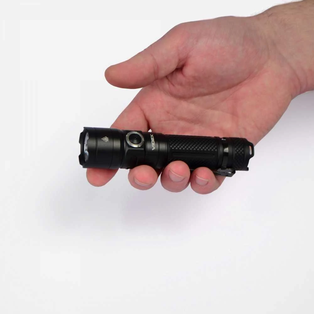Įkraunamas kišeninis LED žibintuvėlis CREE XHP50.2 20W, 4000Lm 6500K, Li-ion 21700 4000mAh, VIDEX VLF-A406 – Kompaktiškas dydis ir kompromisų neturinti galia