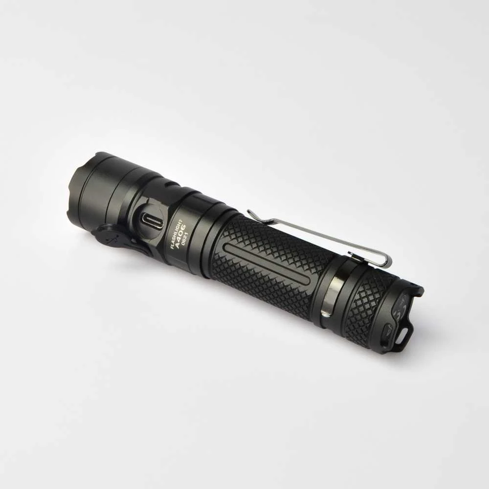 Įkraunamas kišeninis LED žibintuvėlis CREE XHP50.2 20W, 4000Lm 6500K, Li-ion 21700 4000mAh, VIDEX VLF-A406 – Kompaktiškas dydis ir kompromisų neturinti galia