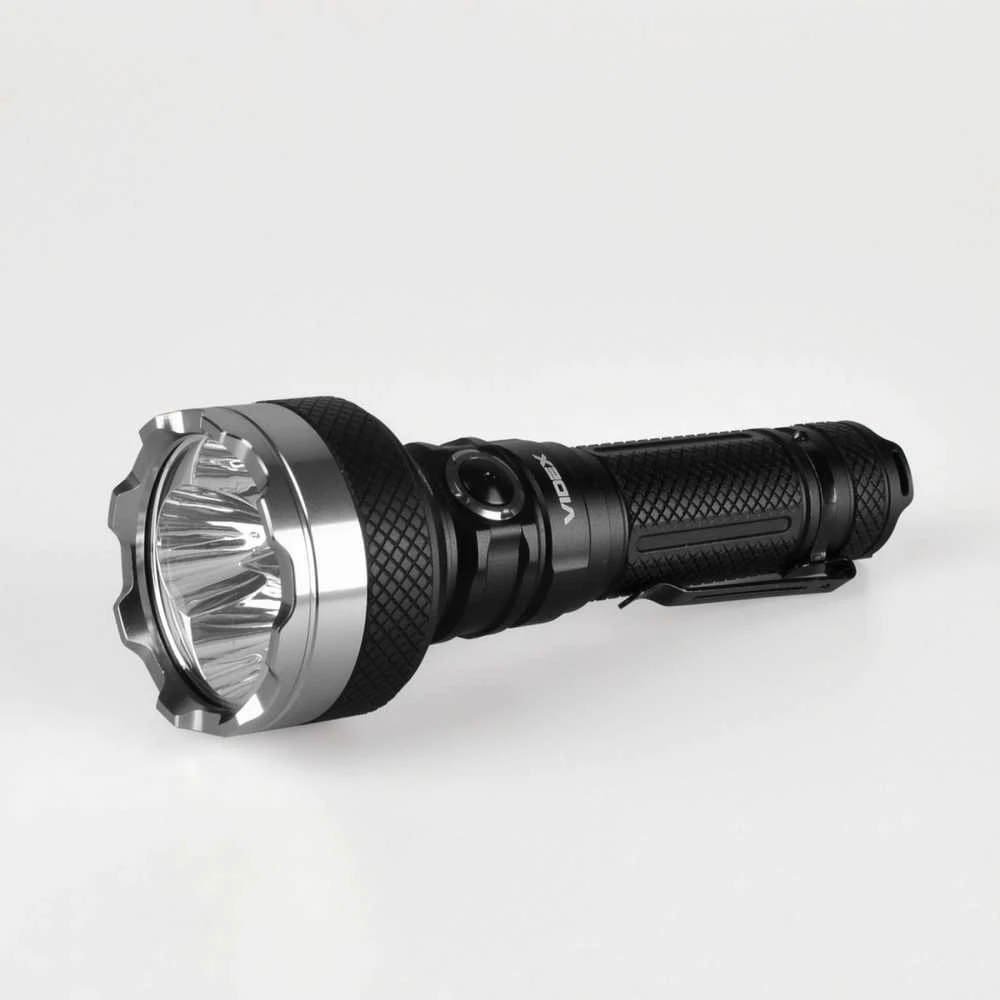 Įkraunamas kišeninis LED žibintuvėlis 4xLuminus SST40 20W, 5500Lm 5000K, Li-ion 21700 4000mAh, VIDEX VLF-A505C – Keturios LED diodai ir 500m spindulio atstumas