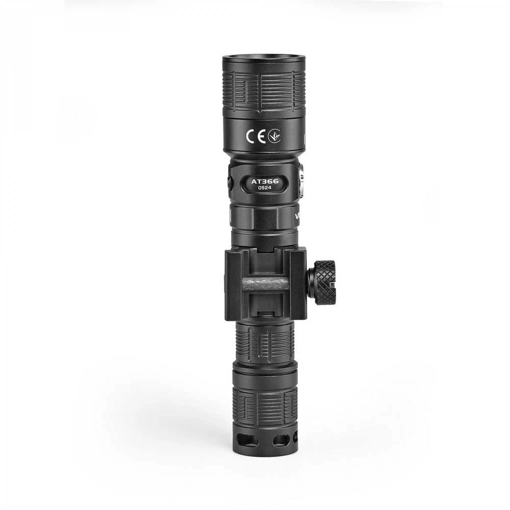 Taktinis LED žibintuvėlis Luminus SST40 10W, Balta/Raudona šviesa, Priartinimas, 1000Lm 5000K, Li-ion 18650 2200mAh, VIDEX VLF-AT366 – Ginklo laikiklis