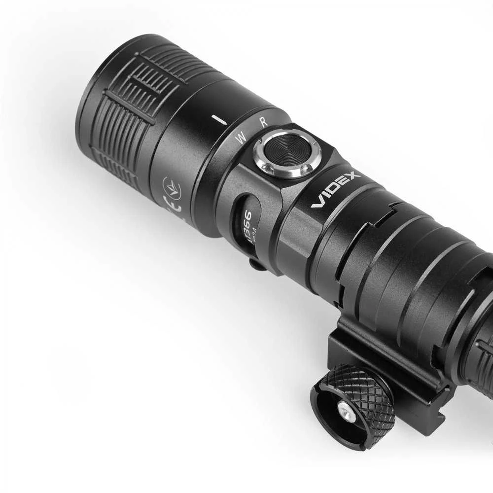 Taktinis LED žibintuvėlis Luminus SST40 10W, Balta/Raudona šviesa, Priartinimas, 1000Lm 5000K, Li-ion 18650 2200mAh, VIDEX VLF-AT366 – Ginklo laikiklis