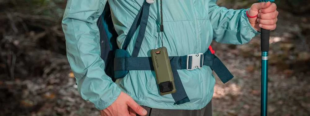 Nešiojamas du viename uodus atbaidantis Flextail Max Repel S (žalias)