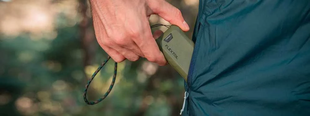 Nešiojamas du viename uodus atbaidantis Flextail Max Repel S (žalias)