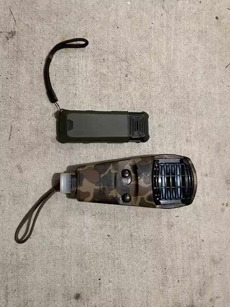 Nešiojamas du viename uodus atbaidantis Flextail Max Repel S (pilkas)