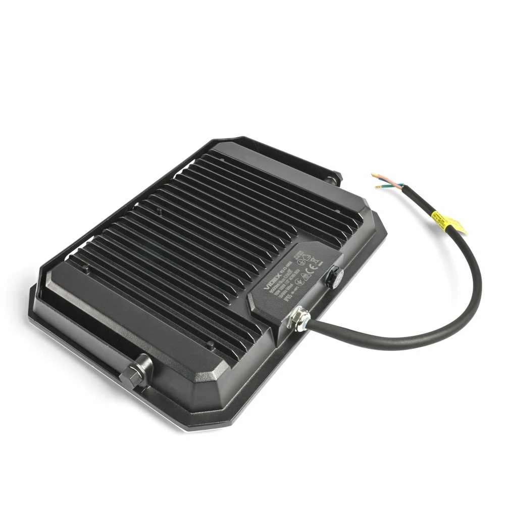 LED prožektorius 100W 8200Lm 5000K IP65, VIDEX VLE-F3-1005B – Kompaktiškas aliuminio korpusas