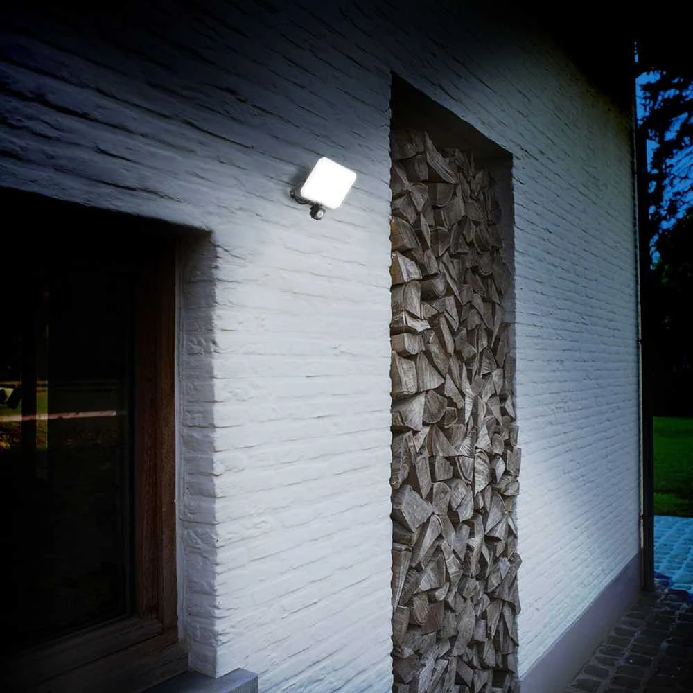 LED prožektorius su jutikliu 50W 4100Lm 5000K IP65, VIDEX VLE-F3-0505B-S – Reguliuojamas PIR judesio jutiklis (SENS/TIME/LUX)