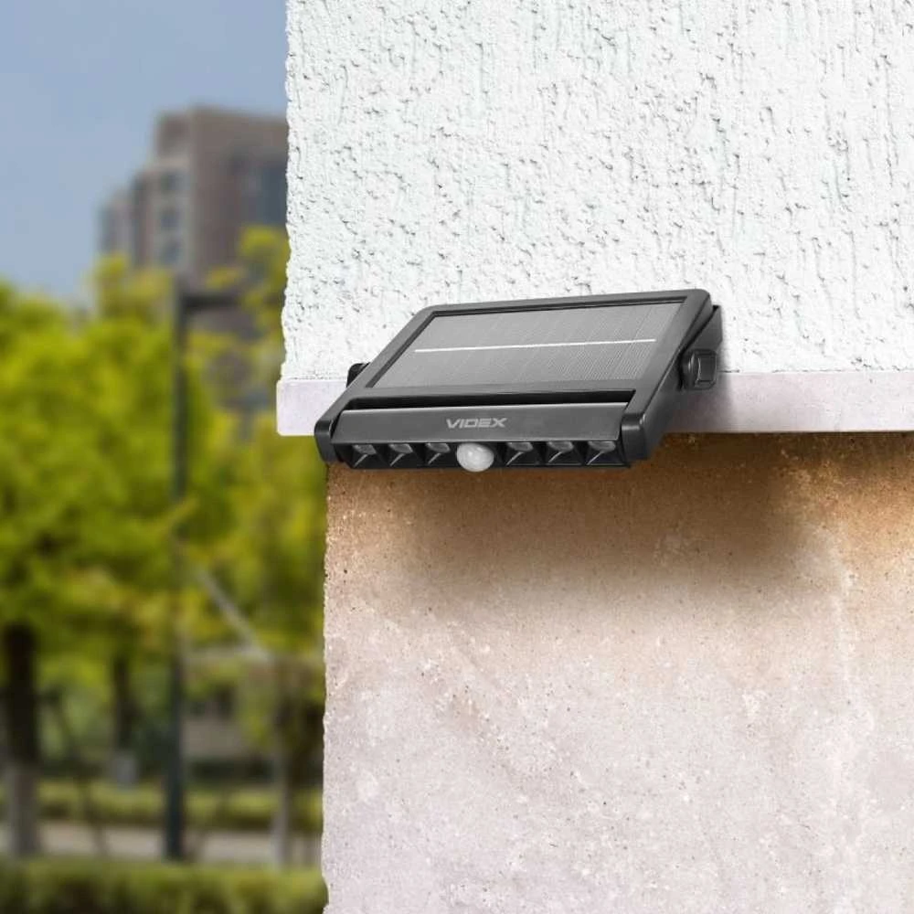 Saulės šviestuvas LED 6,4Wh 600Lm 5000K IP54, VIDEX VL-WLSO-025-S | (neutraliai balta šviesa) – 6,4Wh akumuliatorius