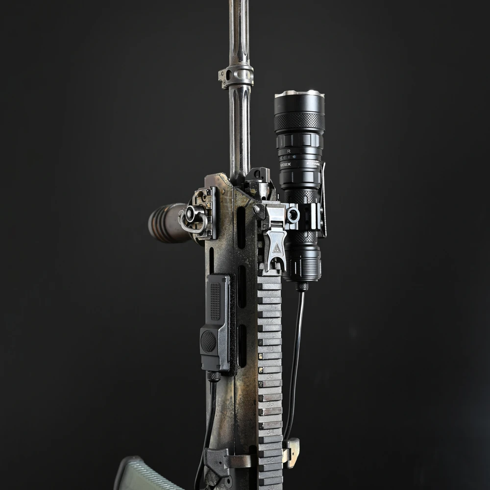 Valdymo taktinis mygtukas VIDEX VLF-ARM-01 žibintų modeliams VLF-AT255RG, VLF-AT265, IP68 – Nuotolinis taktinis spaudimo skydelis skubiam ginklo žibintų valdymui