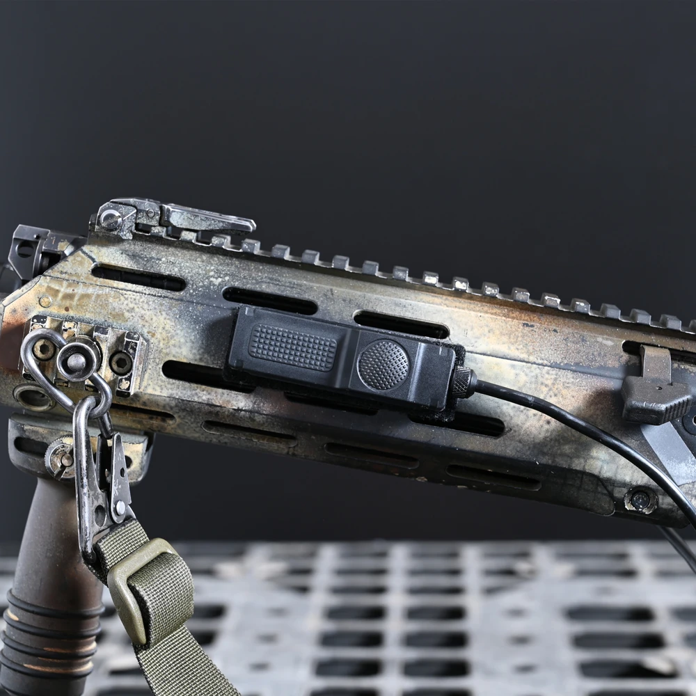 Valdymo taktinis mygtukas VIDEX VLF-ARM-01 žibintų modeliams VLF-AT255RG, VLF-AT265, IP68 – Nuotolinis taktinis spaudimo skydelis skubiam ginklo žibintų valdymui